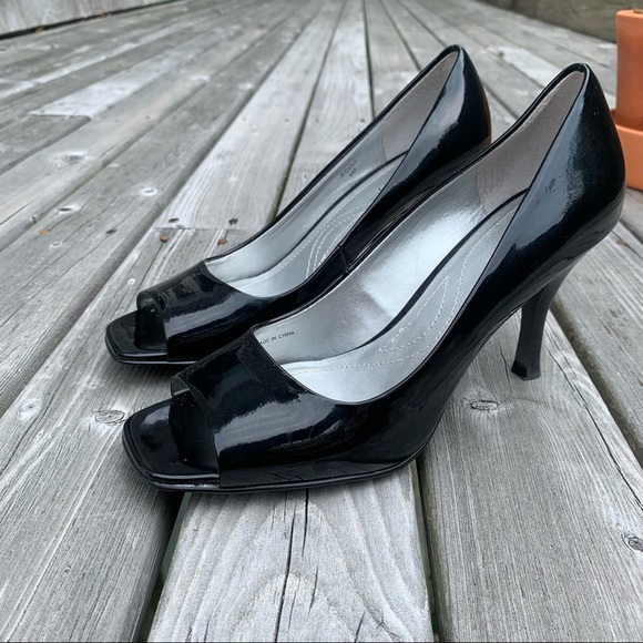 Tahari Black Patent Leather Open Toe Pump - Picture 3 of 7
